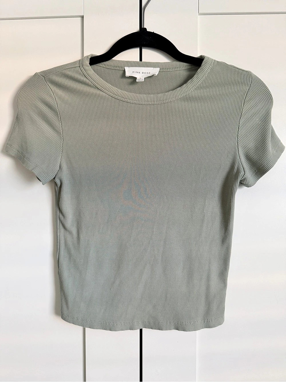 Pink Rose Ribbed Striped Tee in Green Size Small